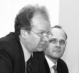 Глава миссии Грэм Джастис (на фото � слева) и постоянный представитель МВФ в Молдове Йохан Матисен говорят, что у них нет готовых рецептов для обуздания инфляции
